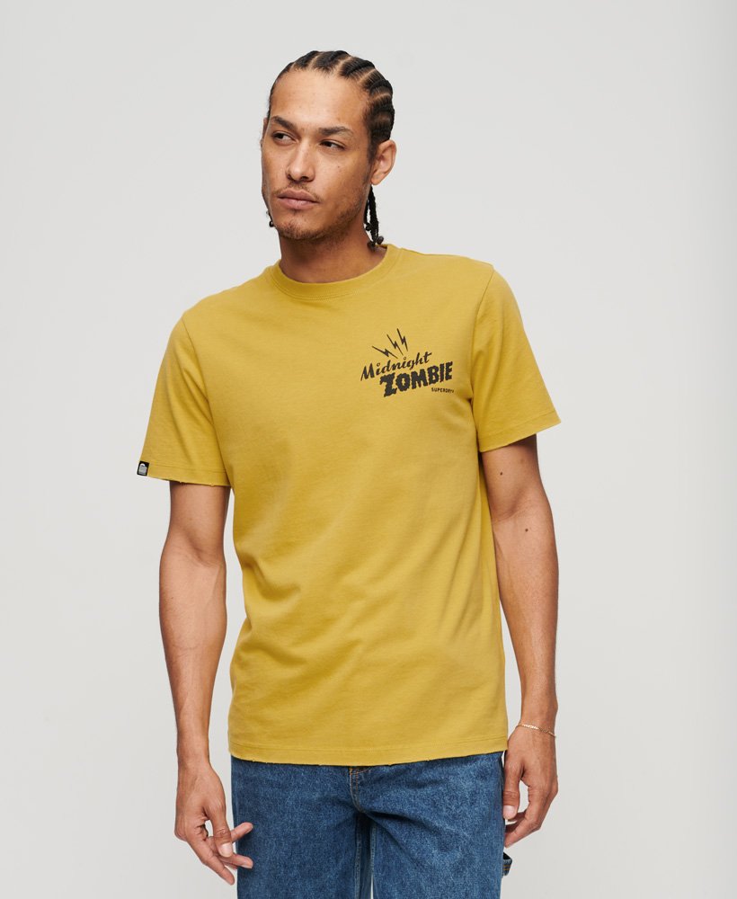 blackout rock graphic t-shirt in oliegeel