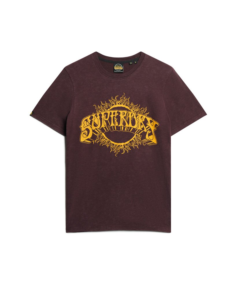 t-shirt met grafische print van een band in lo-fi-stijl uit de jaren 70 uitgevoerd in een rijke diepe bordeauxrode slubstof.