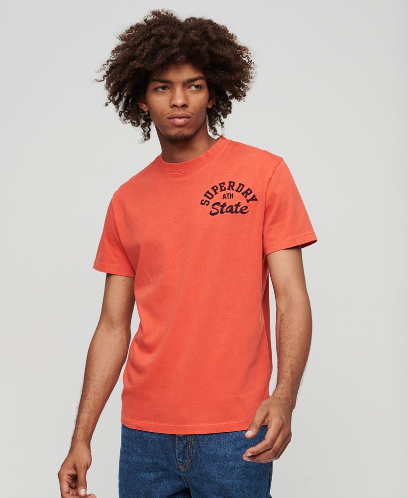 geborduurd superstate athletic logo t-shirt in amerikaans rood.