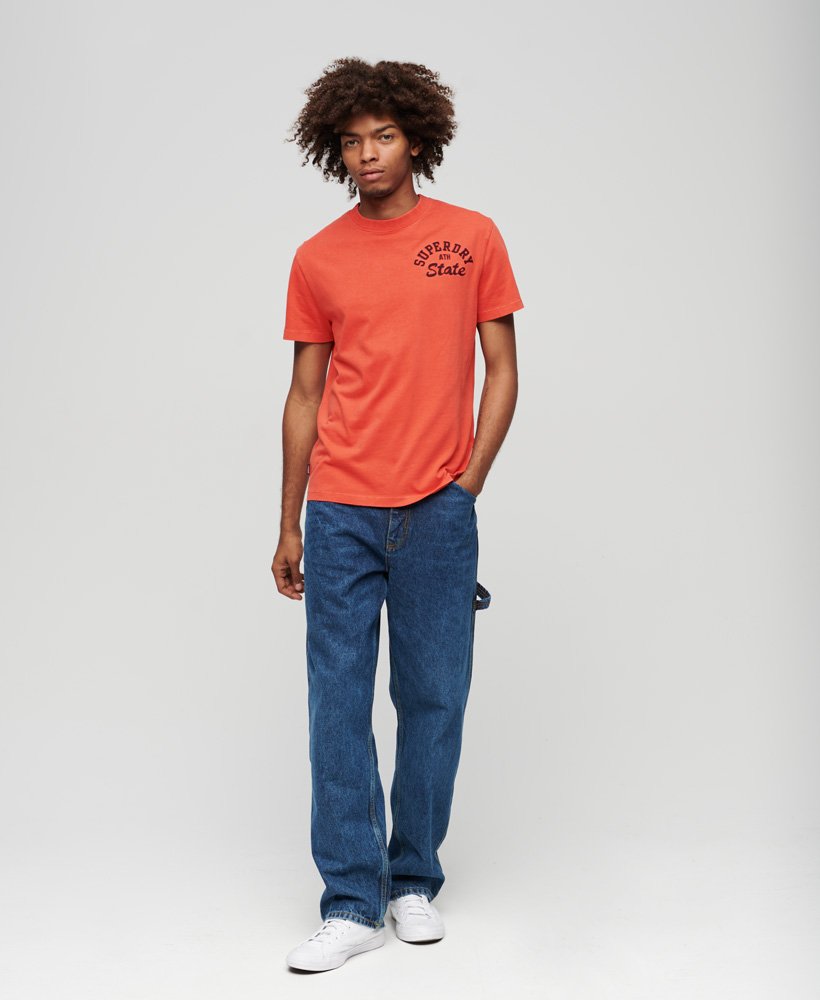 geborduurd superstate athletic logo t-shirt in amerikaans rood.