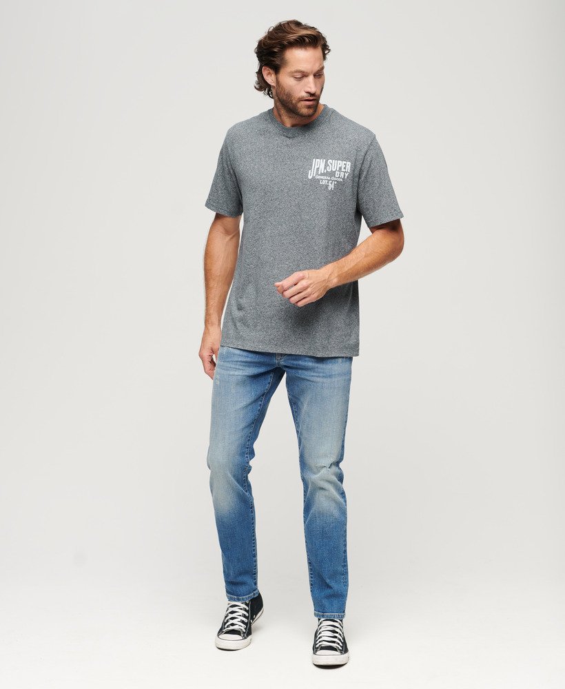 werkkleding t-shirt met grafische print op de borst in mat marineblauw met korrelstructuur.