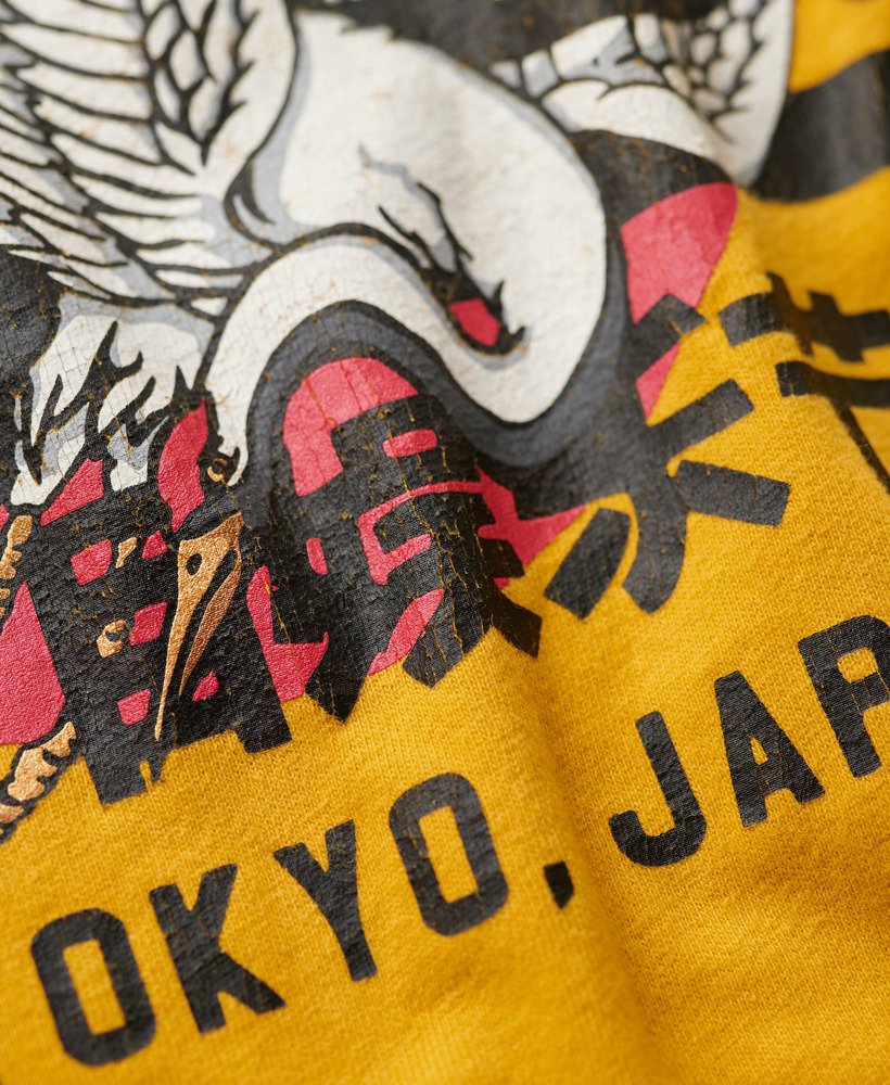 tokyo graphic t-shirt in oliegeel