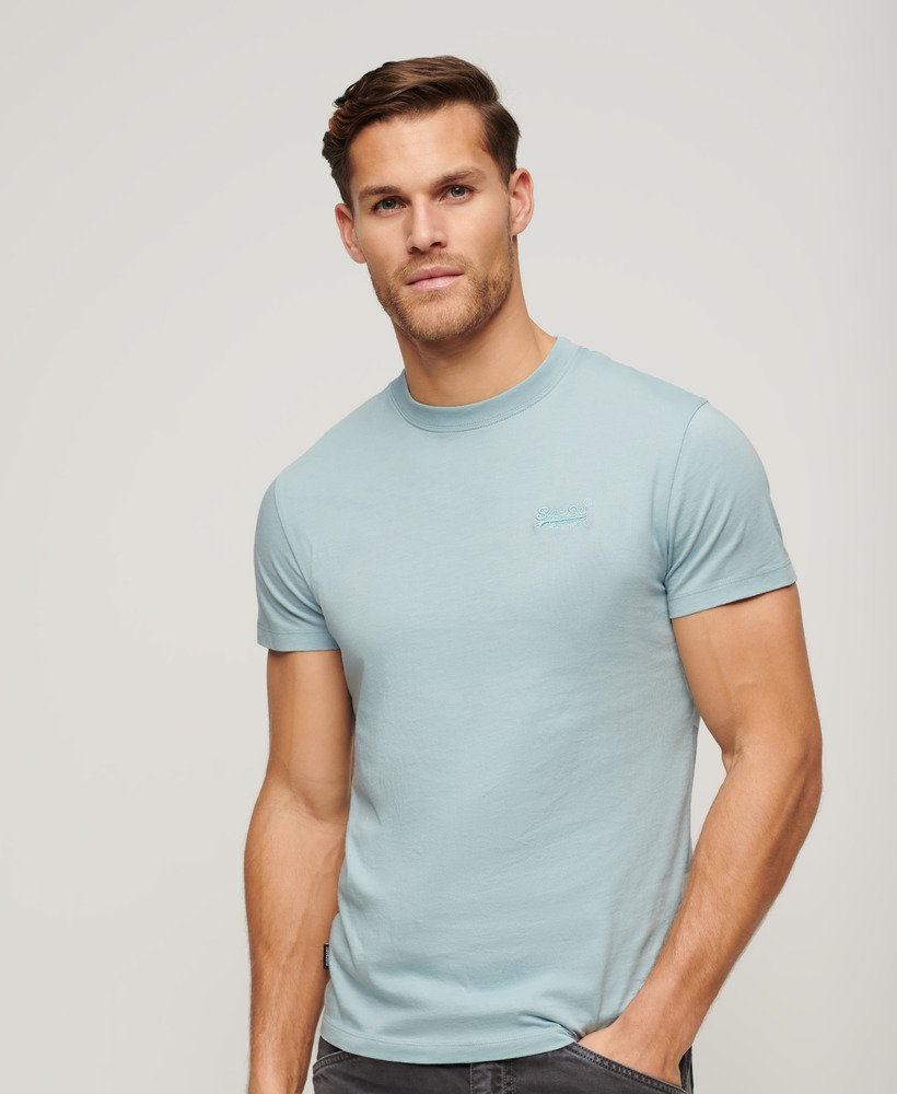t-shirt van biologisch katoen met geborduurd essential-logo in lichtblauw.