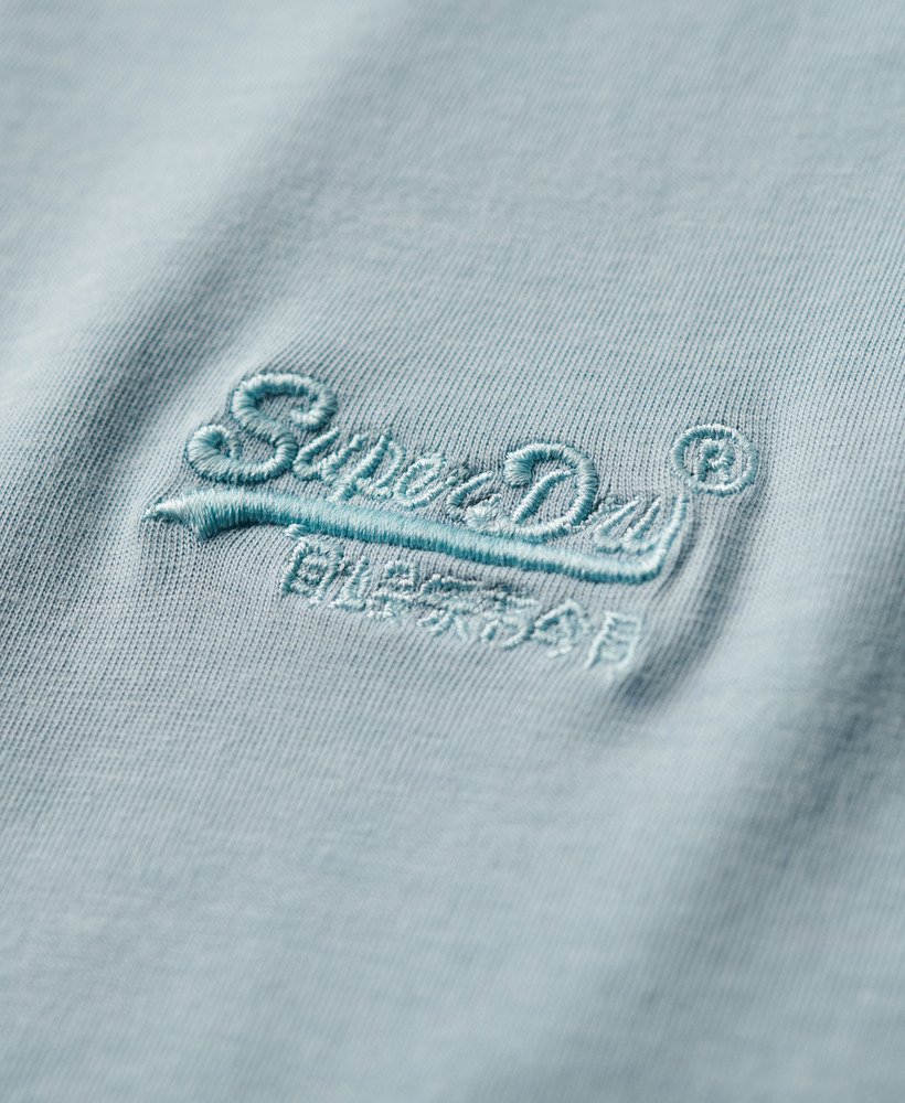 t-shirt van biologisch katoen met geborduurd essential-logo in lichtblauw.