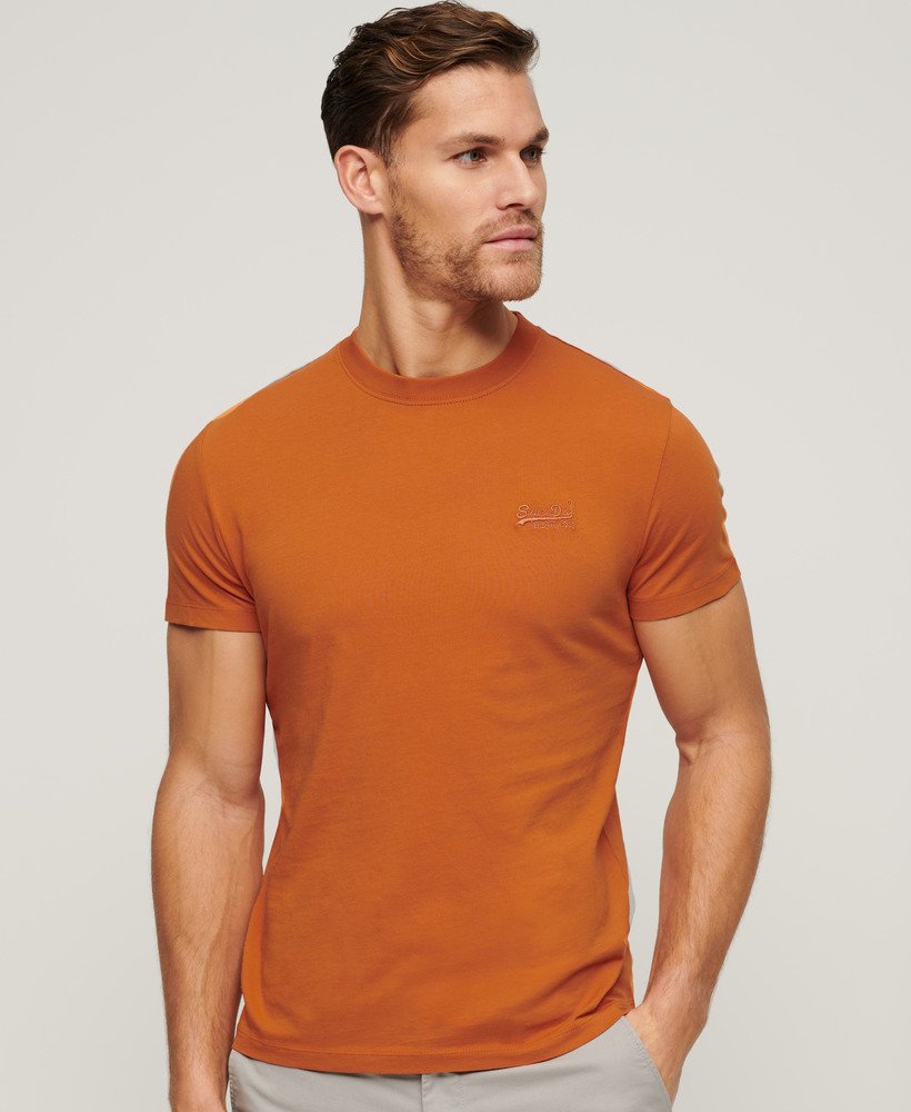 t-shirt van biologisch katoen met geborduurd essential-logo in mojave-oranje.