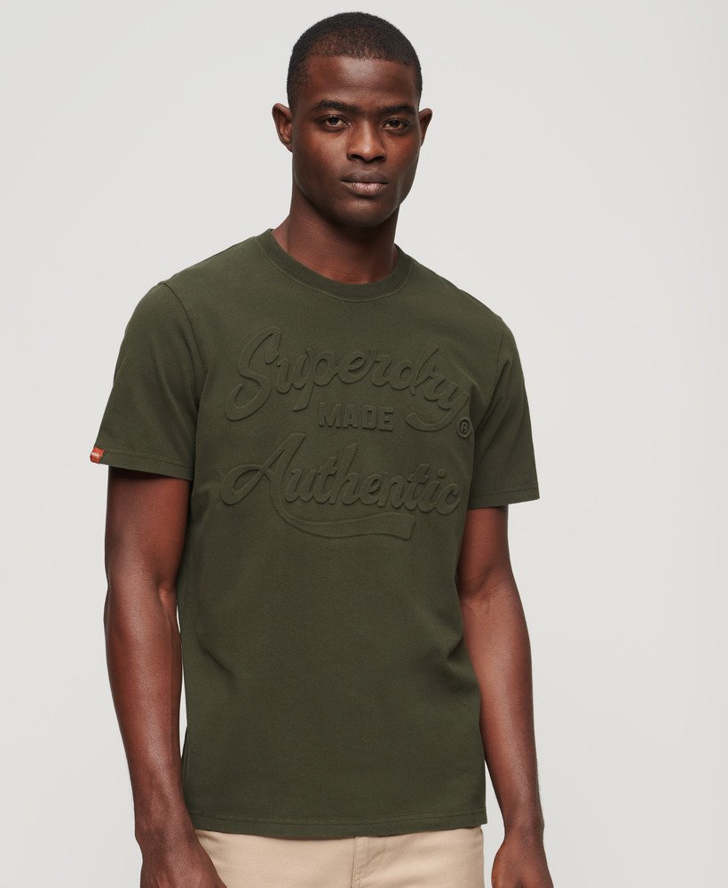 t-shirt met reliëf en archiefprint in olijfgroen afkomstig uit overtollige voorraad.