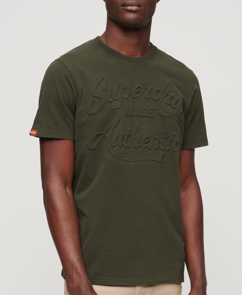 t-shirt met reliëf en archiefprint in olijfgroen afkomstig uit overtollige voorraad.