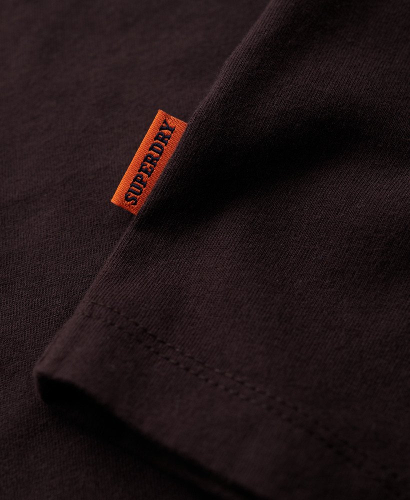 essential logo retro t-shirt in chocolade pruim bruindachshund tan