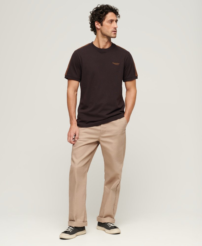essential logo retro t-shirt in chocolade pruim bruindachshund tan