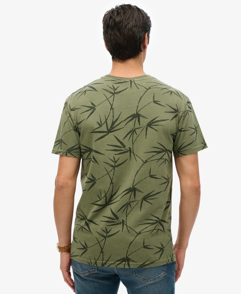 vintage t-shirt met overgeverfde print olijfgroen afkomstig uit een surplusvoorraad.