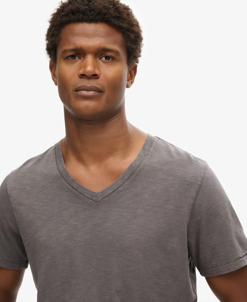 t-shirt met v-hals en korte mouwen van slubstof in donkergrijs.