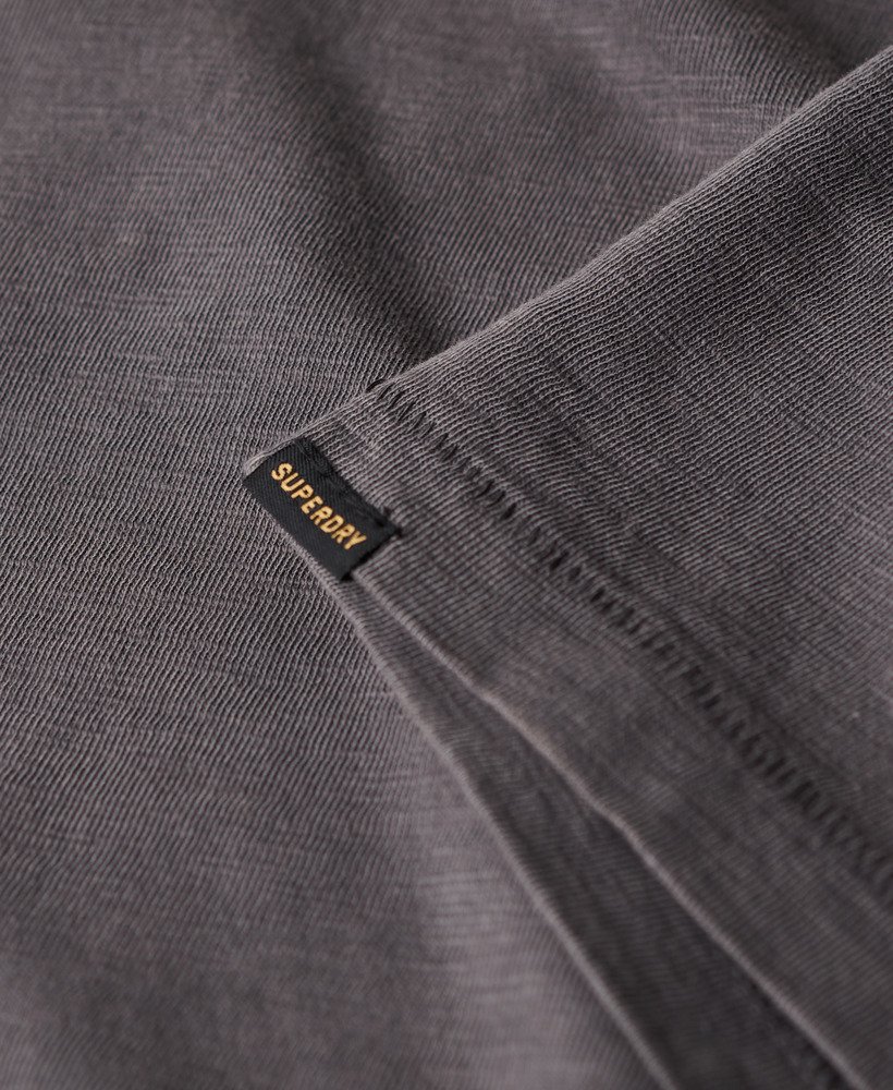 t-shirt met v-hals en korte mouwen van slubstof in donkergrijs.