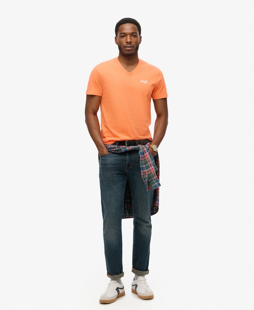 t-shirt met v-hals en essential-logo van biologisch katoen in sunburst coral.