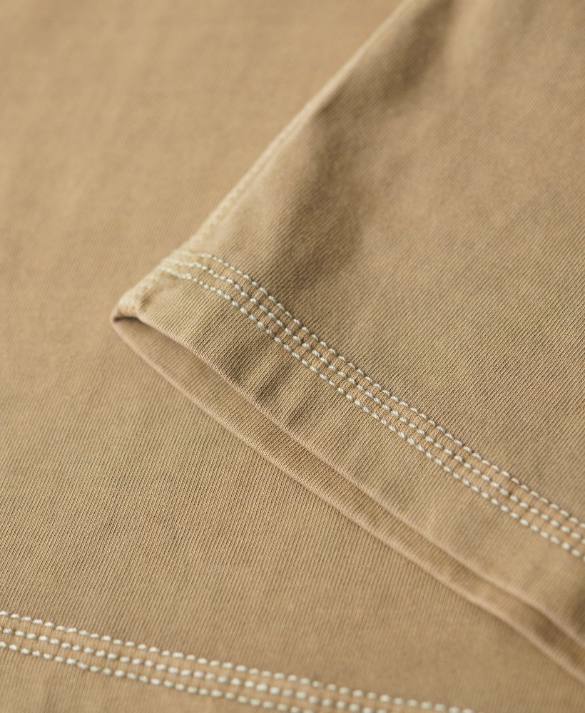 t-shirt met zakje en contrasterende stiksels in gewassen cappuccino.