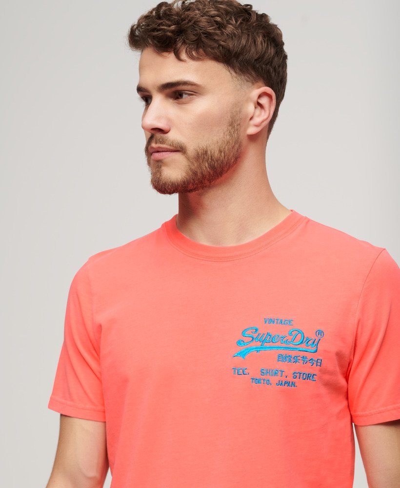 neon vintage logo t-shirt in neonrood