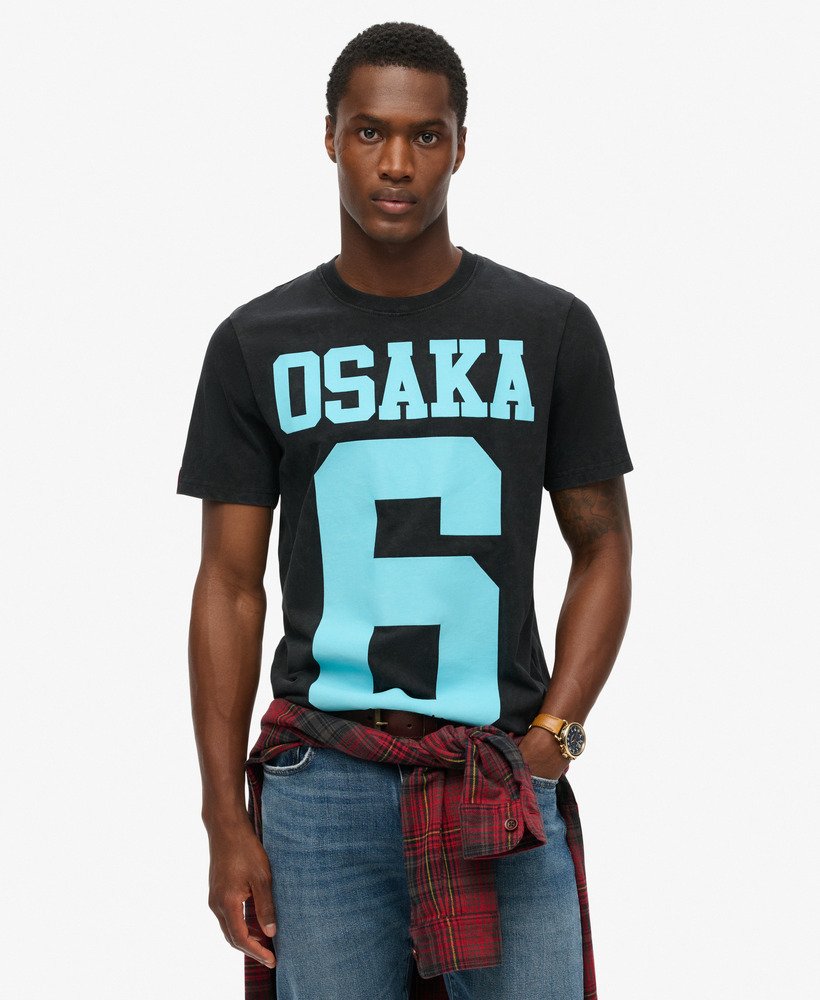 osaka 6 t-shirt met puffprint in gitzwart