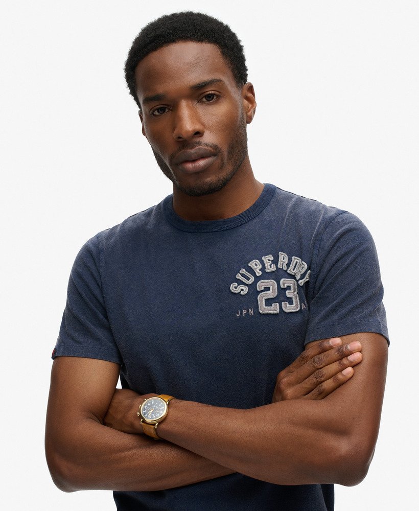 vintage sportief t-shirt met korte mouwen in diep marineblauw.