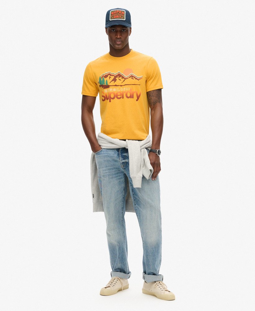 t-shirt met grafische print van great outdoors in mosterdgeel gemêleerd.