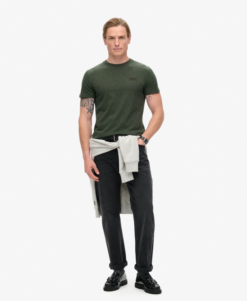 t-shirt met essential-logo van biologisch katoen in diep bosgroen gemêleerd.