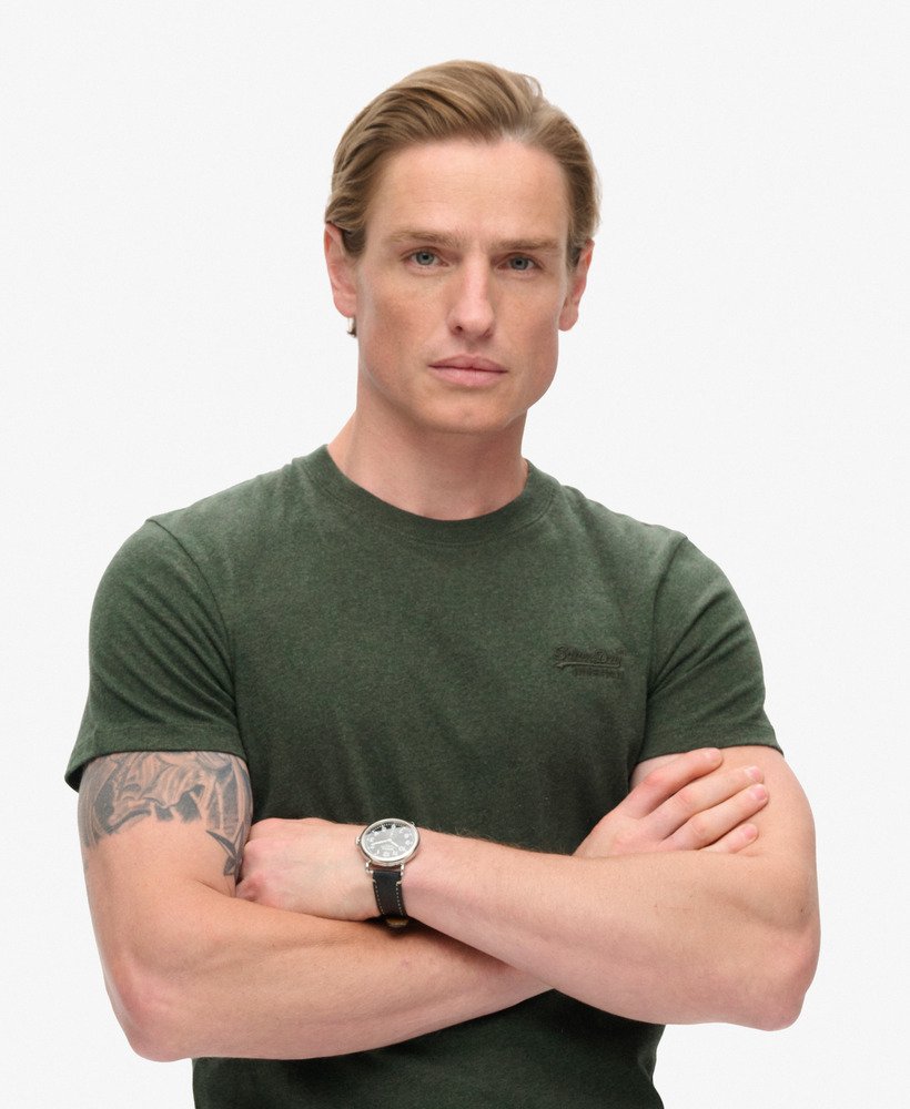 t-shirt met essential-logo van biologisch katoen in diep bosgroen gemêleerd.