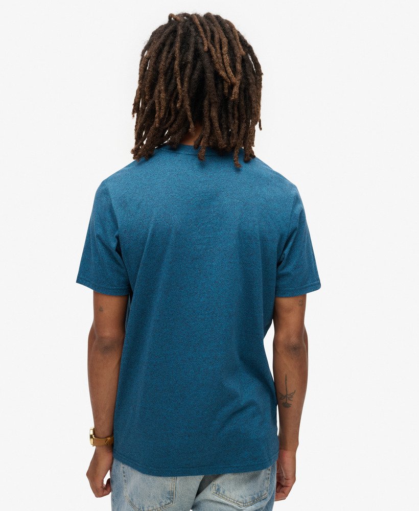 t-shirt met reliëfprint in verkoolde turquoise tint.