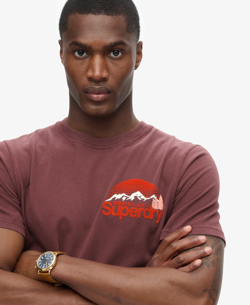 geweldig outdoor t-shirt met borstprint in rumrozijnenbruin.