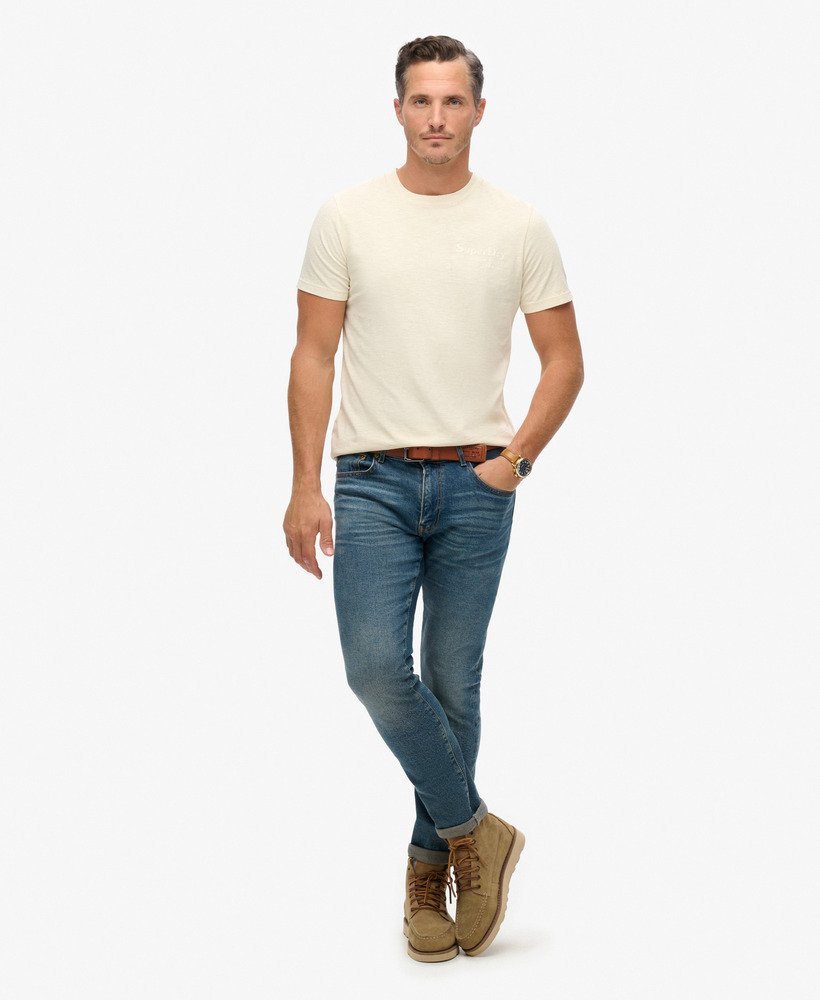 t-shirt met logo van de locatie in rijstwit