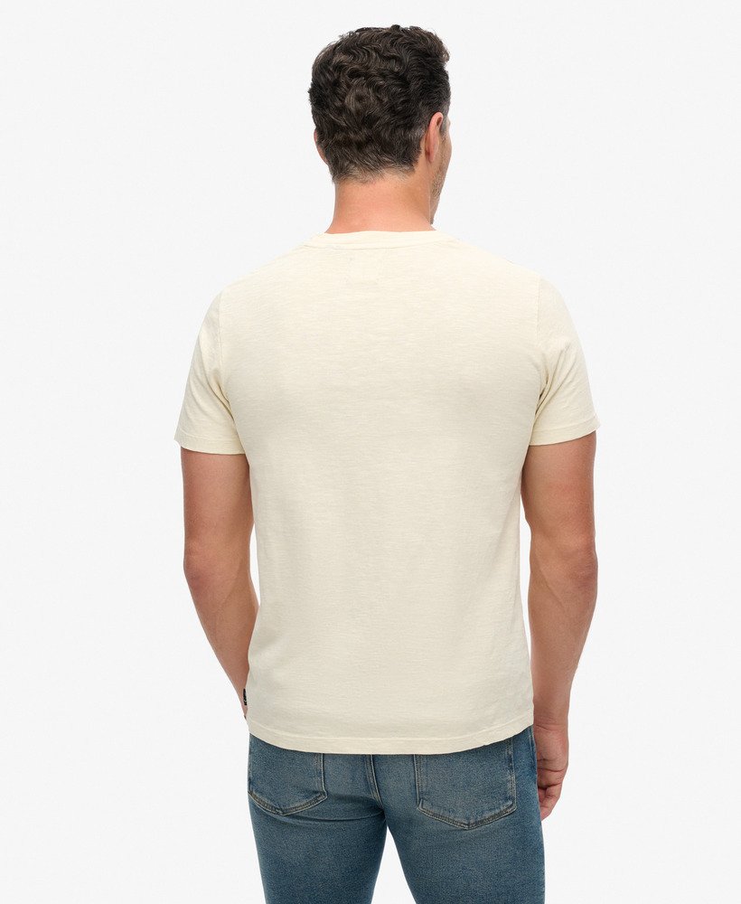 t-shirt met logo van de locatie in rijstwit