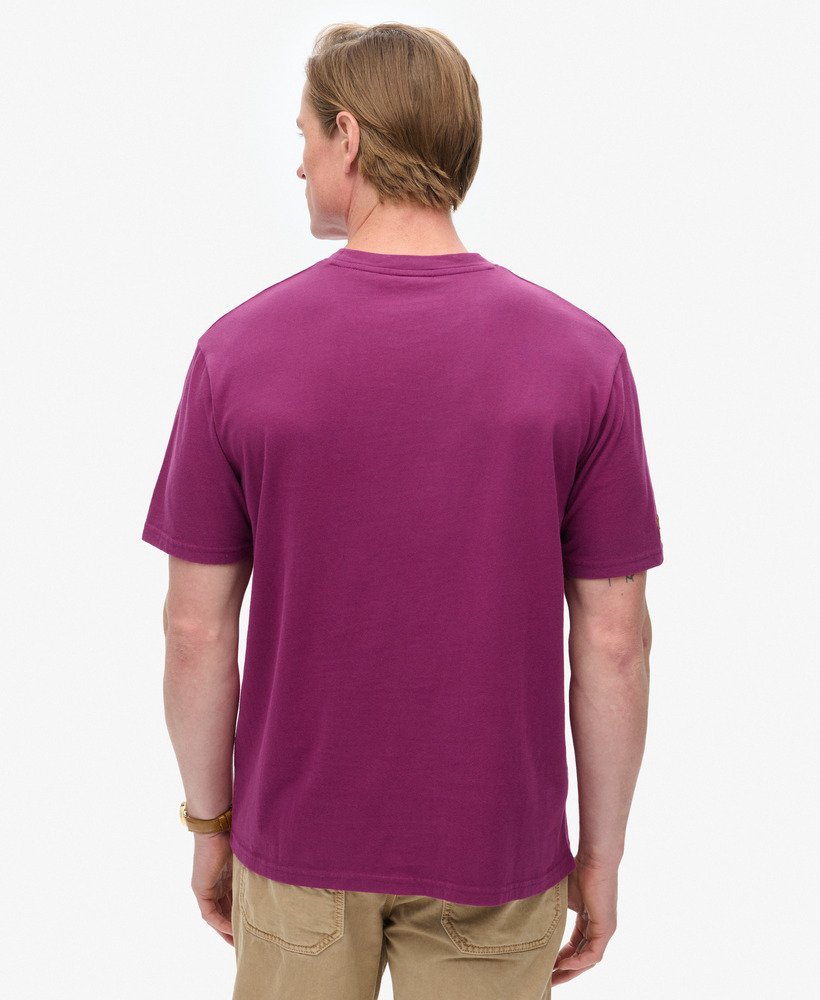 t-shirt met print van een reisansichtkaart op de borst in magenta paars