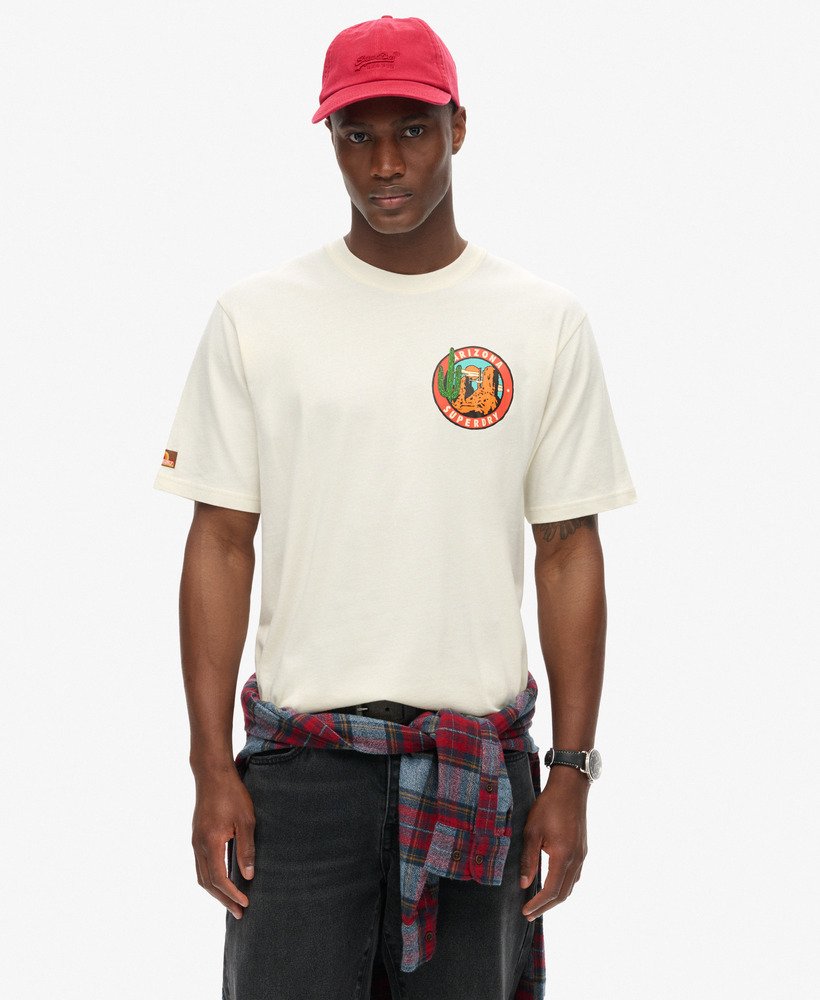 t-shirt met print van een reisansichtkaart op de borst in de kleur solitary star white.