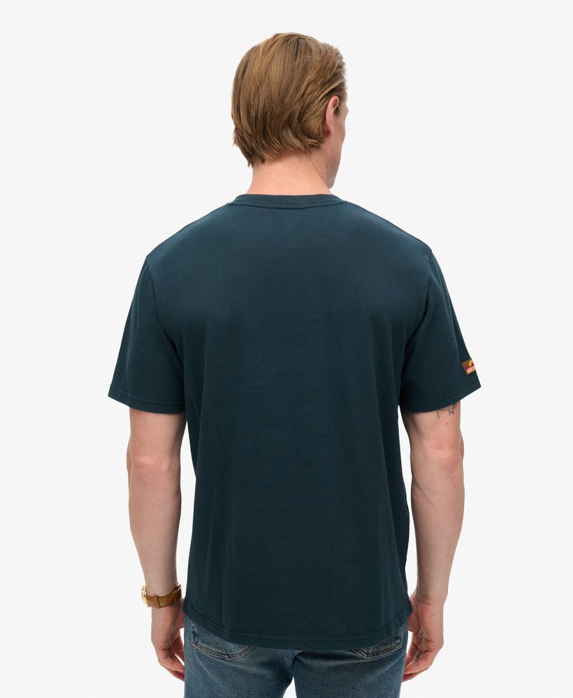 t-shirt met print van een reisansichtkaart op de borst in eclipse navy