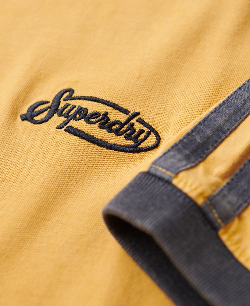 essential logo retro gestreept t-shirt in wintergoud