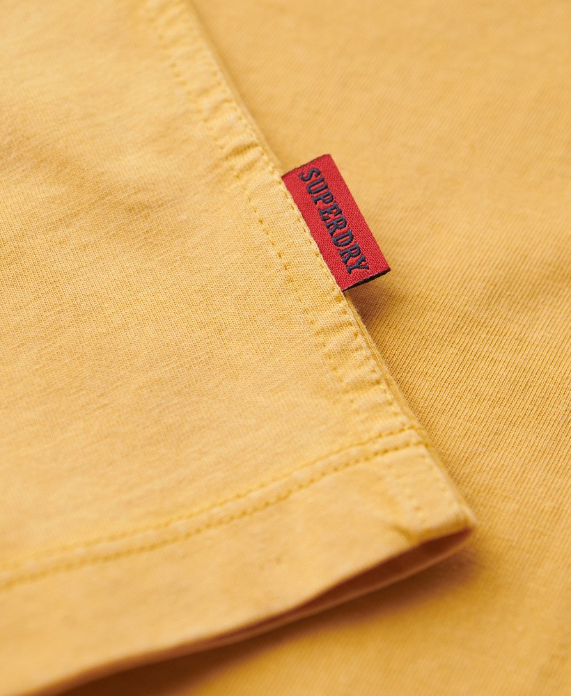 essential logo retro gestreept t-shirt in wintergoud