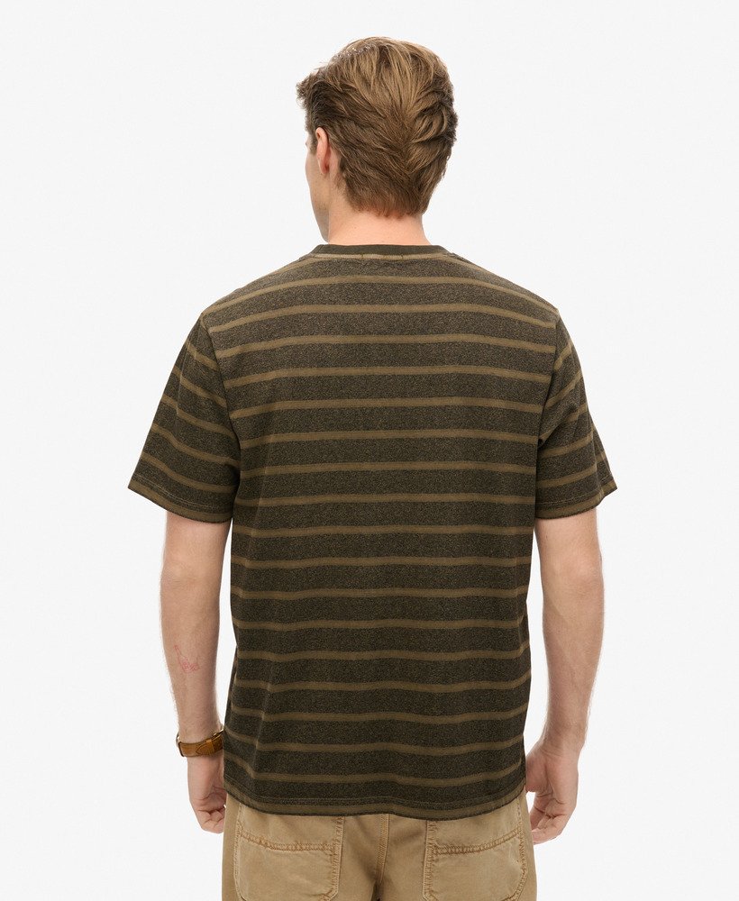 t-shirt met zakje en textuurstreep in donkergroene gewassen strandstijl.