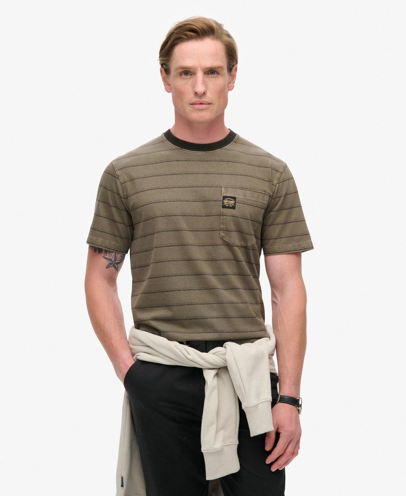 gestreept t-shirt met borstzak en textuur in gewassen morel brown stripe