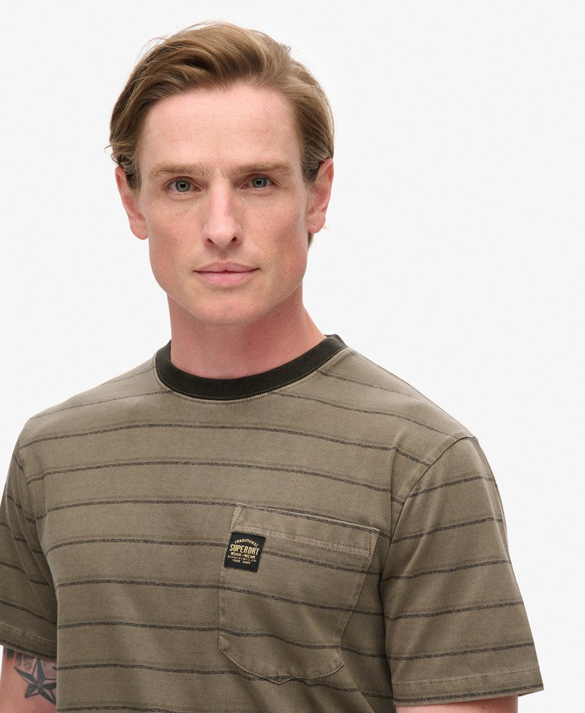 gestreept t-shirt met borstzak en textuur in gewassen morel brown stripe