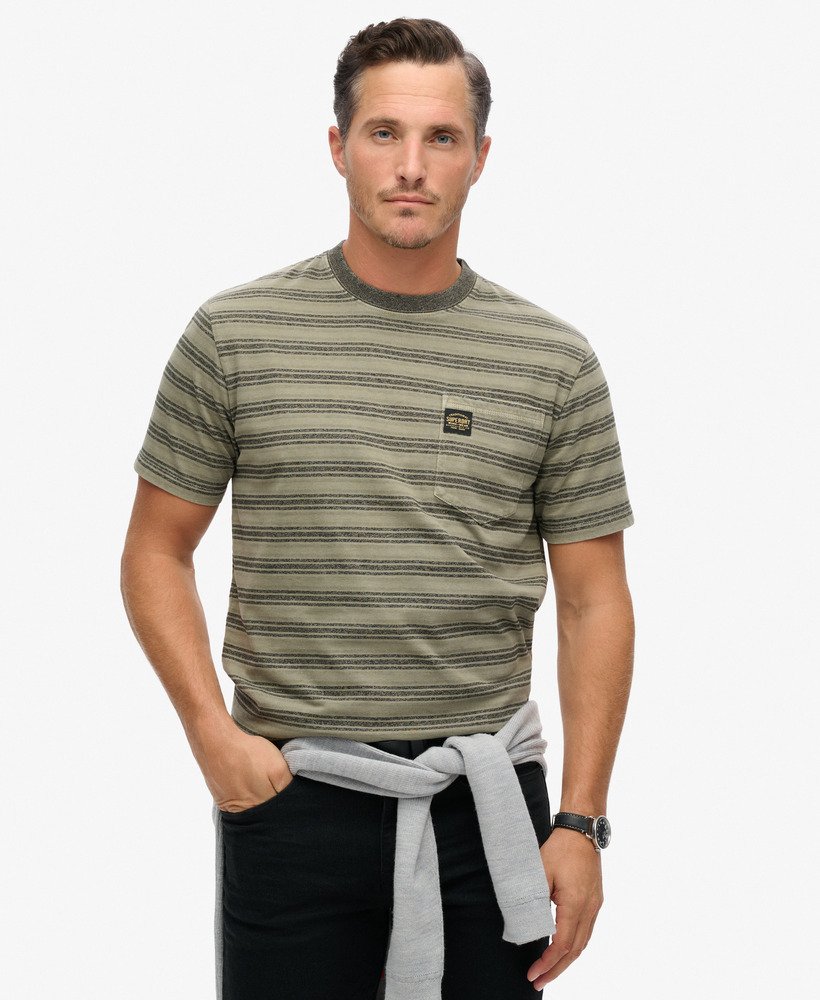 t-shirt met zakje en textuurstreep in gewassen olijfgroene kleur.