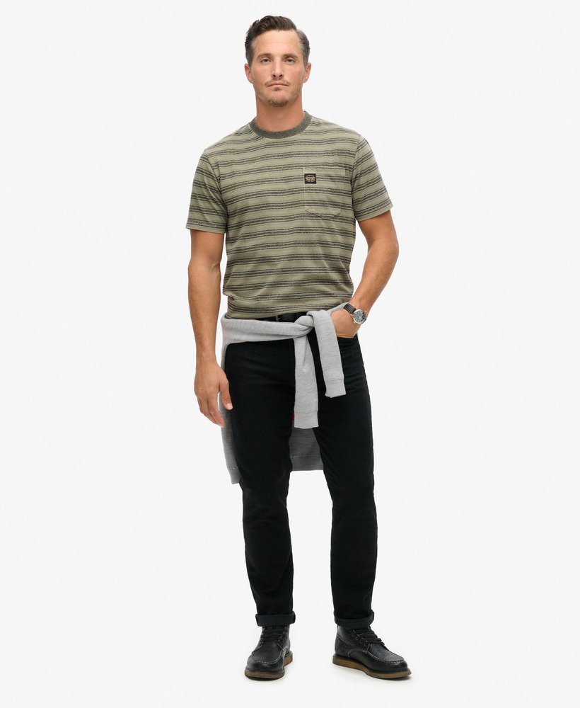 t-shirt met zakje en textuurstreep in gewassen olijfgroene kleur.