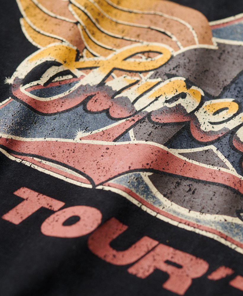 t-shirt met grafische print van een rockband uit de jaren 70 in gitzwart.
