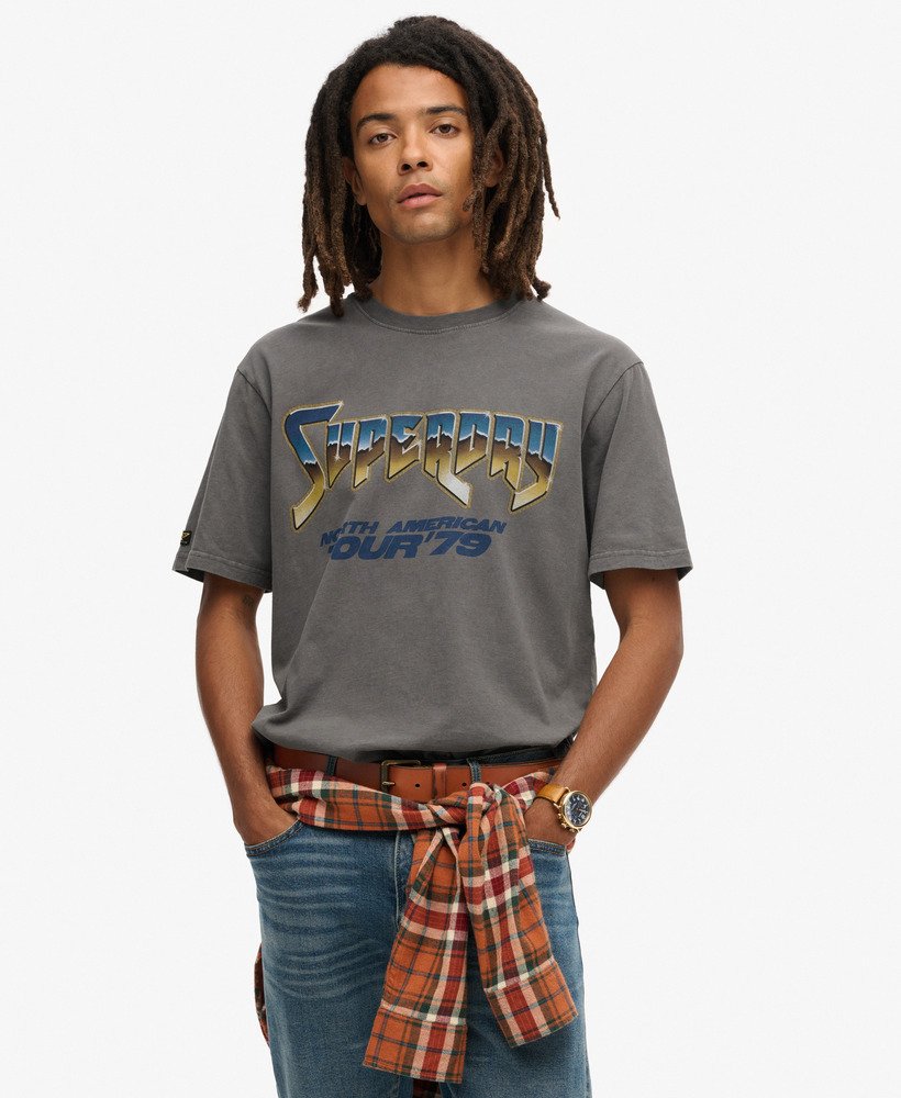 t-shirt met grafische print van een rockband uit de jaren 70 in donkergrijs.