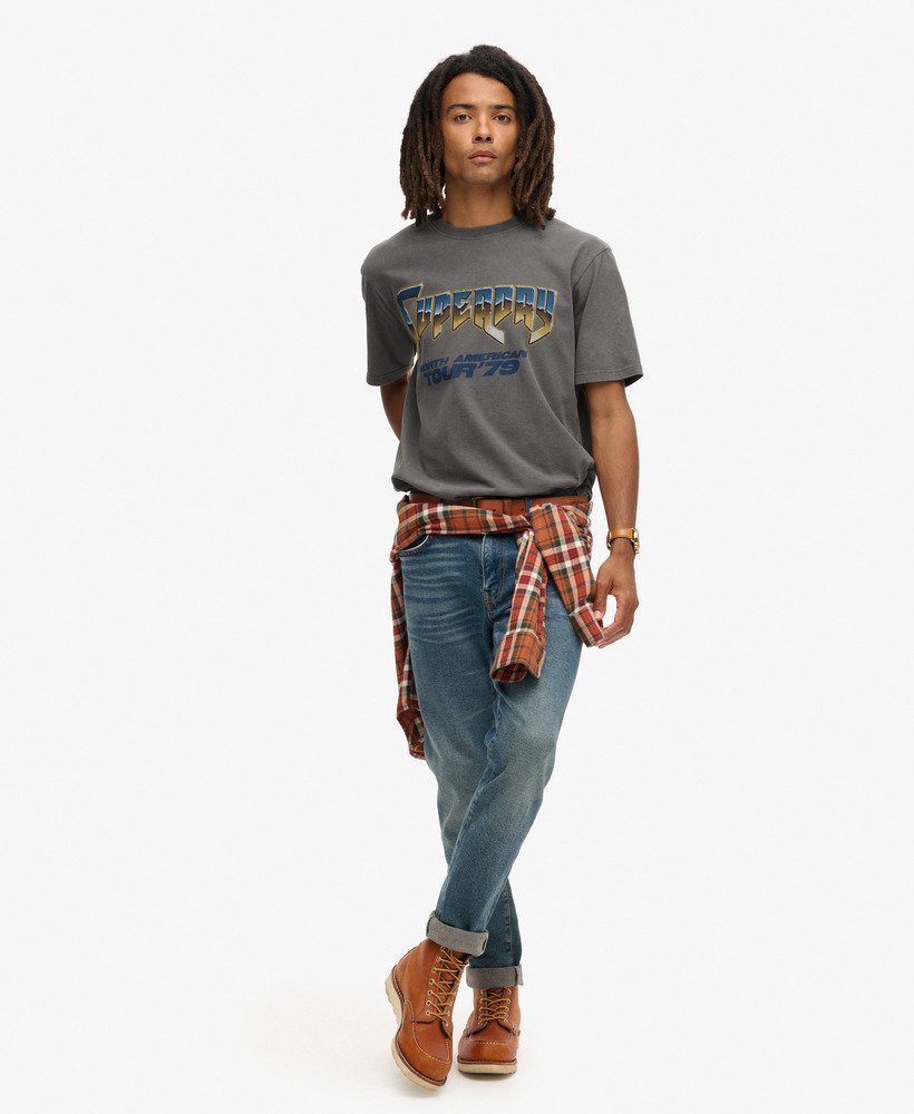 t-shirt met grafische print van een rockband uit de jaren 70 in donkergrijs.