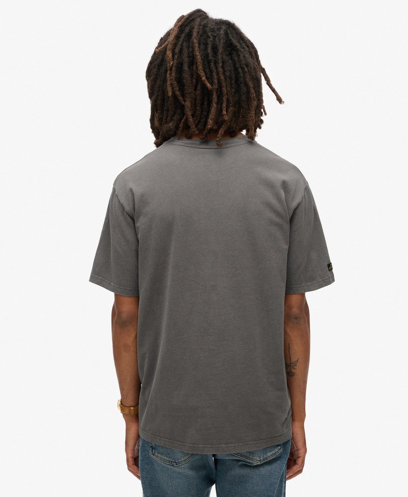 t-shirt met grafische print van een rockband uit de jaren 70 in donkergrijs.