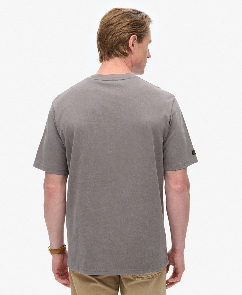 t-shirt met grafische print van een rockband uit de jaren 70 in donkergrijs.