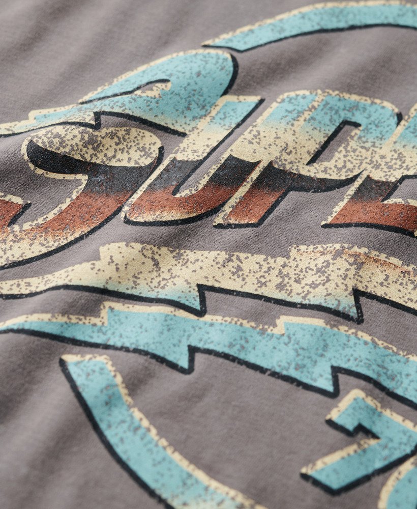 t-shirt met grafische print van een rockband uit de jaren 70 in donkergrijs.