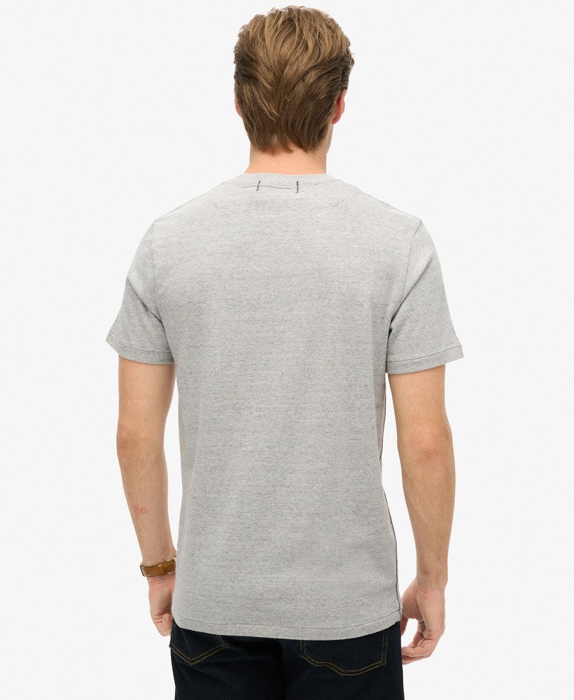 overtollig grafisch t-shirt in overtollig grijs grindle-materiaal.