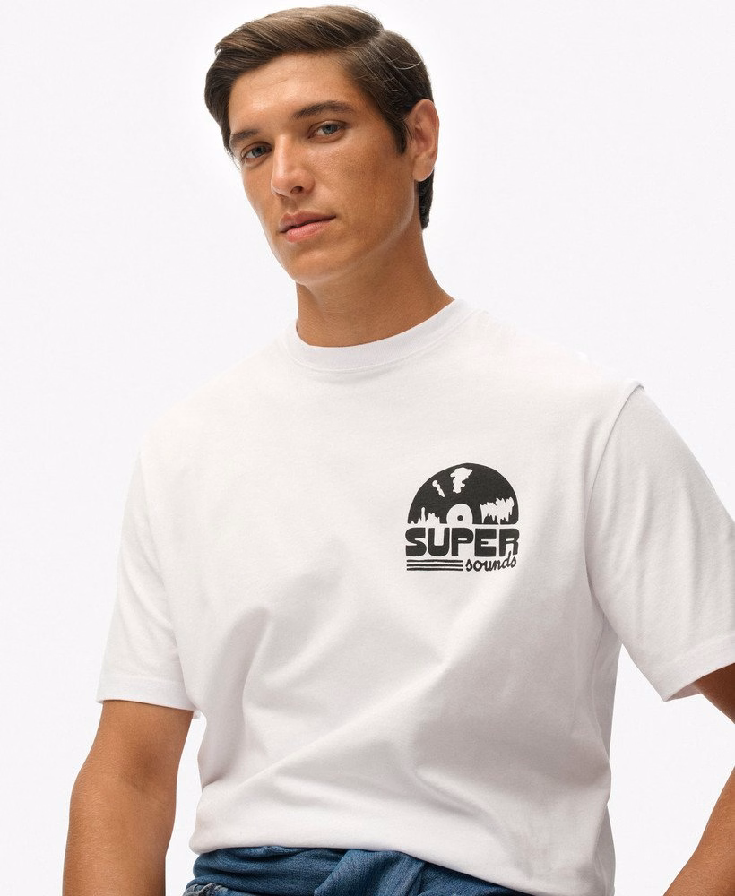 Oversized T-shirt van een platenlabel