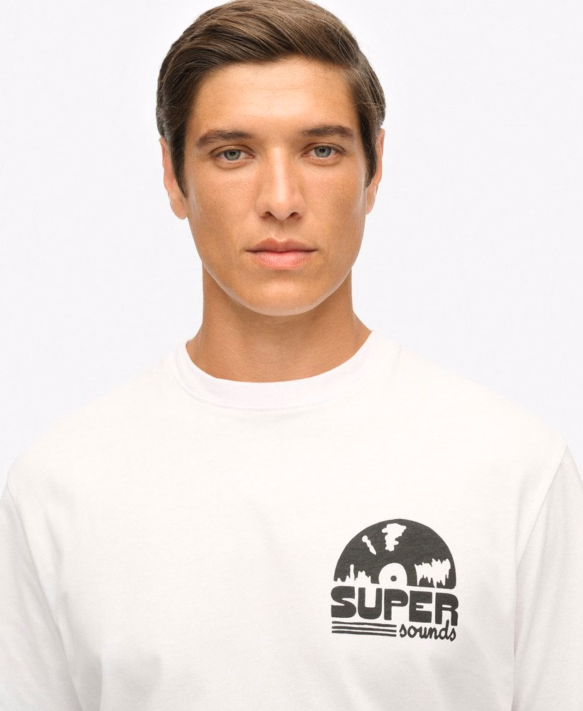 Oversized T-shirt van een platenlabel