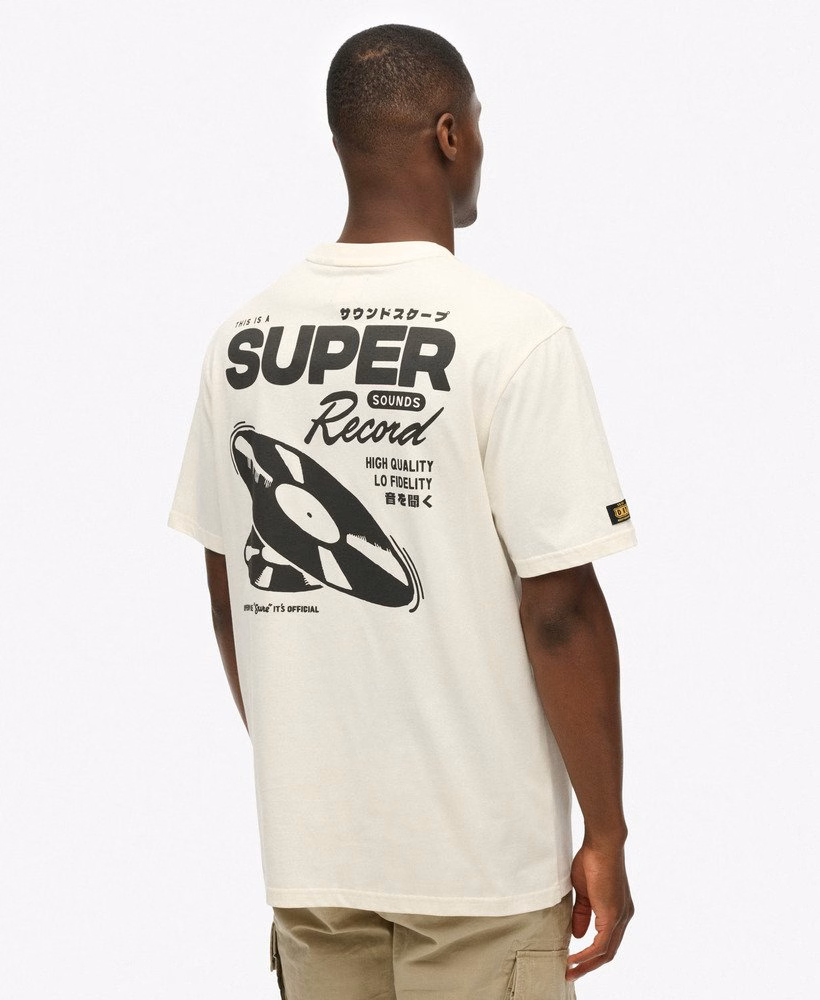 Oversized T-shirt van een platenlabel