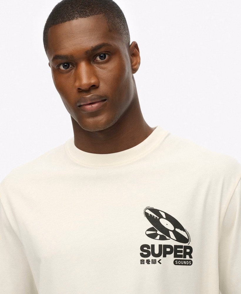 Oversized T-shirt van een platenlabel