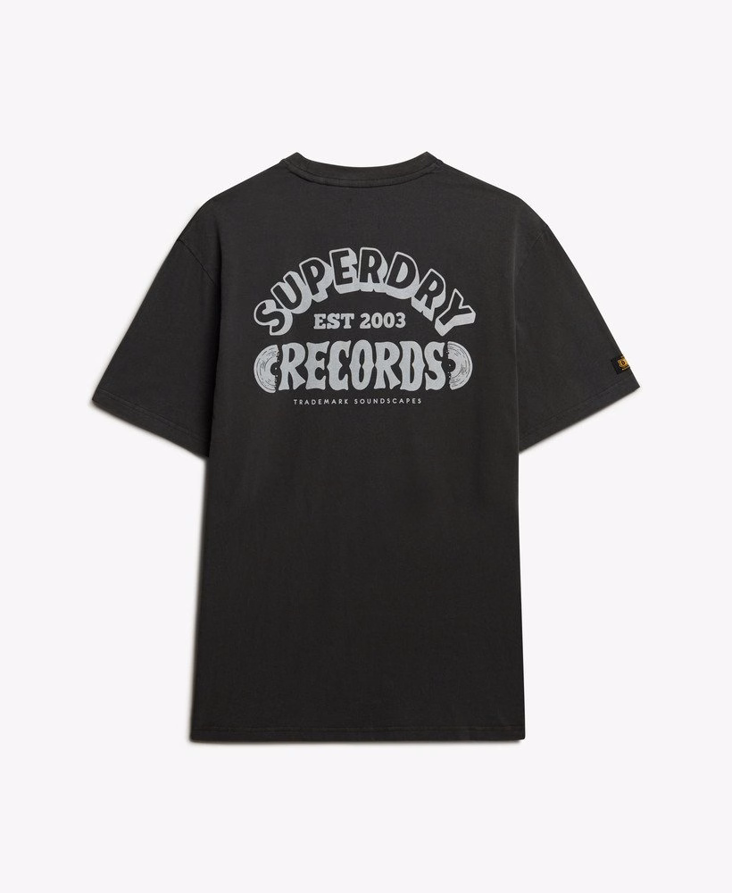 Oversized T-shirt van een platenlabel